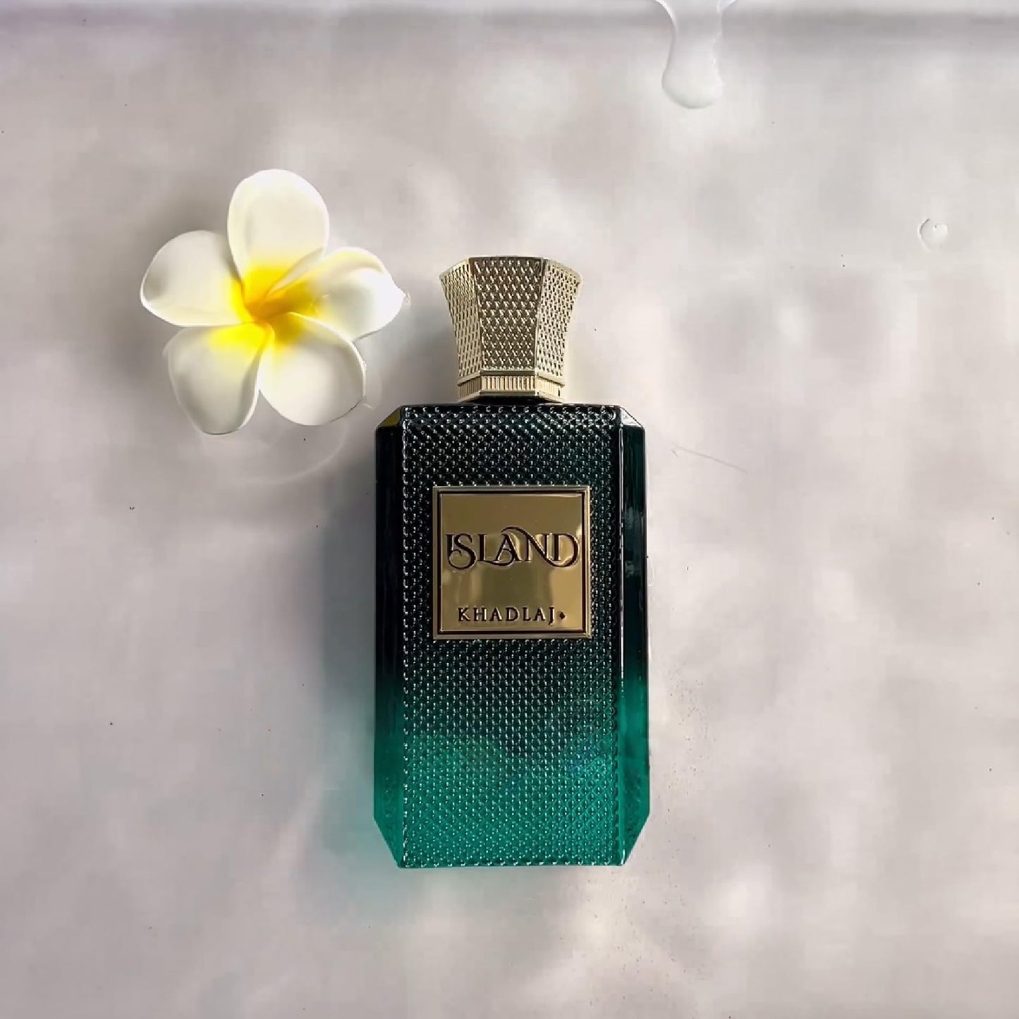 Khadlaj Island Extrait de Parfum Spray 100ml – Unisex Tropical Fragrance with Bergamot Coconut Pineapple Amber Notes Perfect scent for Men and Women